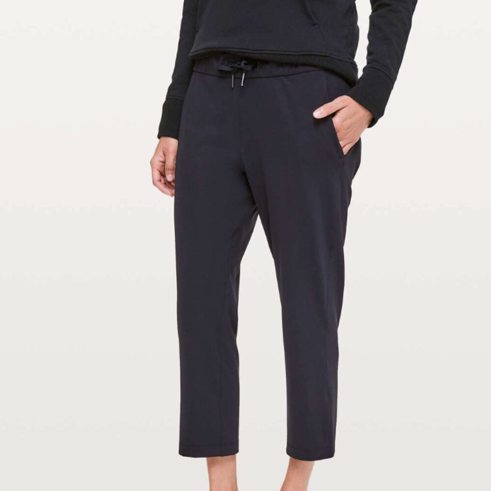 Lululemon On The Fly Crop *23"